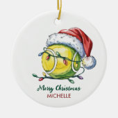 Tennisbal met kerstmuts Aangepaste Kerstmis Keramisch Ornament (Voorkant)