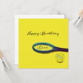 Tennisbal met racket op gele verjaardagskaart kaart (Voorkant / Achterkant in situ)