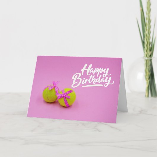 Tennisbal met roze lint op roze verjaardag kaart (Voorkant)