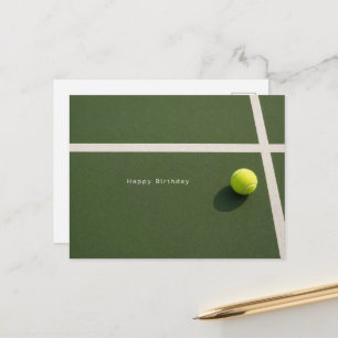Tennisbal met Verjaardag op het veld Briefkaart