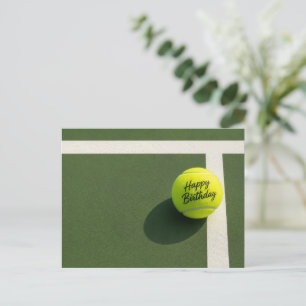 Tennisbal met Verjaardag op het veld Briefkaart
