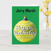 Tennisbal met vrolijk verjaardagsfeest pet kaart (Gele Bloem)