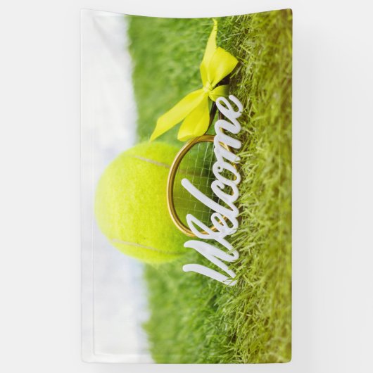 Tennisballen en rackets verwelkomen woord op groen spandoek
