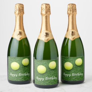 Tennisballen op groen gras sparkling wijnetiket
