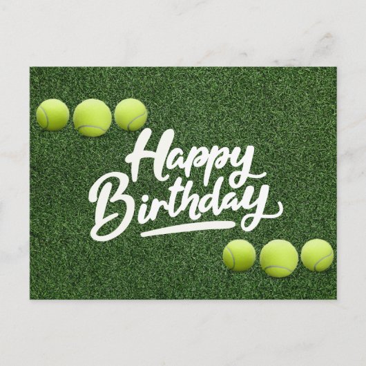 Tennisballen zijn op groene grasverjaardag briefkaart (Voorkant)