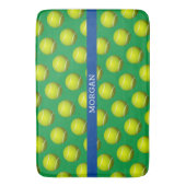 Tennisbalpatroon, witte naam, blauw & groen badmat (Voorkant Verticaal)