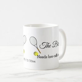 Tennisbruid heeft cafeïne nodig koffiemok