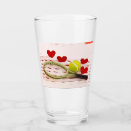 Tennisracket met bal en rode hart liefde glas