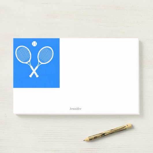 Tennisrackets blauwe achtergrond gepersonaliseerd post-it® notes (Op bureau)