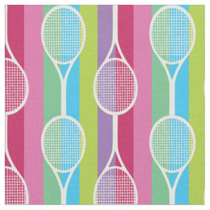 Tennisrackets op staffaachtergrond stof