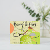Tennisvrouw speelt Happy Birthday op geel Briefkaart (Staand voorkant)