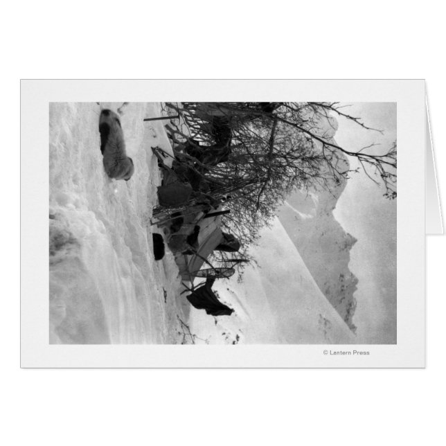 Tent en bezittingen van Explorer op Camp Site (Voorkant Horizontaal)