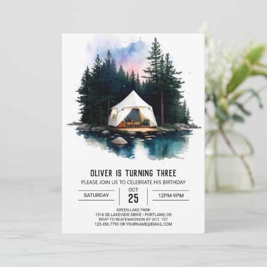 Tent in de Bossen Verjaardagsuitnodiging Kaart (Staand voorkant)