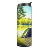 Tent in een prachtig bos bij een meer thermosbeker (Gedraaid links)