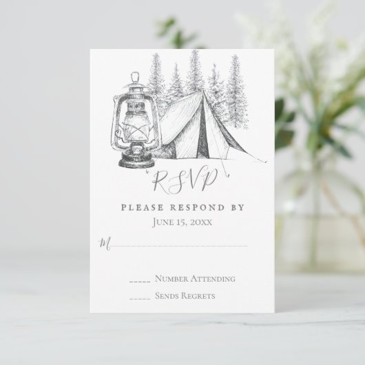 Tent, Lantern en Woodland Sketch Camping Wedding RSVP Kaartje (Staand voorkant)