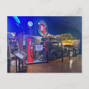 Tentoonstelling vintage benzinestation uit de jare briefkaart