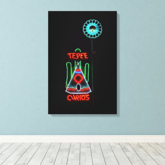 Tepee Curios Neon Sign, Tucumcari, New Mexico Canvas Afdruk (Insitu (Houten vloer))