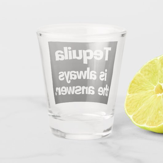 Tequila is altijd het antwoord shot glas (Achterkant)