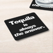Tequila is altijd zwart antwoord kartonnen onderzetters (Schuin)