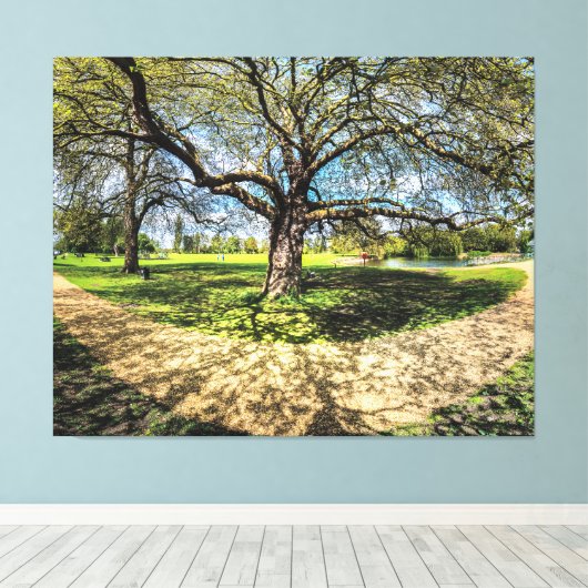 Ter nagedachtenis aan een Plane Tree, Godmancheste Canvas Afdruk (Insitu (Houten vloer))