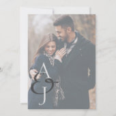 Terechte tekstoverlay Monogram Twee Foto Huwelijk Save The Date (Achterkant)