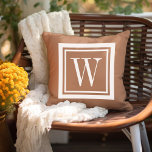 Terra Cotta en White Classic Square Monogram Buitenkussen<br><div class="desc">Ontwerp uw eigen douane gooit kussen in om het even welke kleurencombinatie om met uw huisdecor in om het even welke ruimte perfect te coördineren! Gebruik de ontwerphulpmiddelen om de achtergrondkleur en de vierkante grenskleur te veranderen, of voeg uw eigen tekst toe om een naam, een monogram initiaal of een...</div>