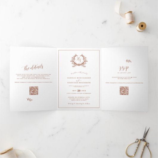 Terra Cotta Monogram Foto QR-code RSVP/Details Drieluik Kaart (Binnen)