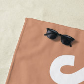 Terracota Roze Beige Retro Naam Bachelorette Towel Strandlaken (In situ)