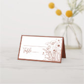 Terracotta achtergrond Witte Wildflower Monogram Plaatskaartje (Voorkant)
