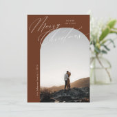 Terracotta Arch Fotoscript Typografie Kerstmis Feestdagenkaart (Staand voorkant)