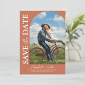 Terracotta Arch Photo Wedding Save the Date (Staand voorkant)