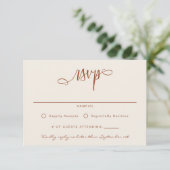 Terracotta Beige Handgeschreven Script Eenvoudig RSVP Kaartje (Staand voorkant)