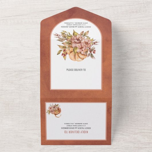 Terracotta bloemen en pompoen herfst bruiloft all in one uitnodiging (Buitenkant)