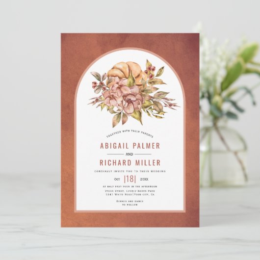 Terracotta bloemen en pompoen herfst bruiloft uitn kaart (Staand voorkant)