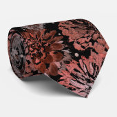 Terracotta bloemen met grijze bladeren op een zwar stropdas (Opgerold)