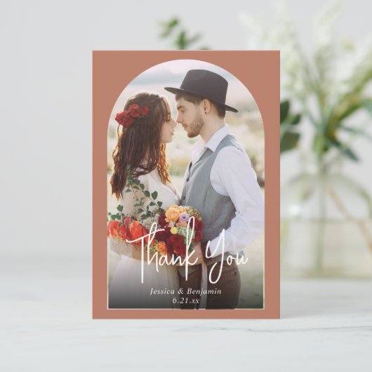 Terracotta Boho Boog Fotobruiloft Bedankkaart (Staand voorkant)