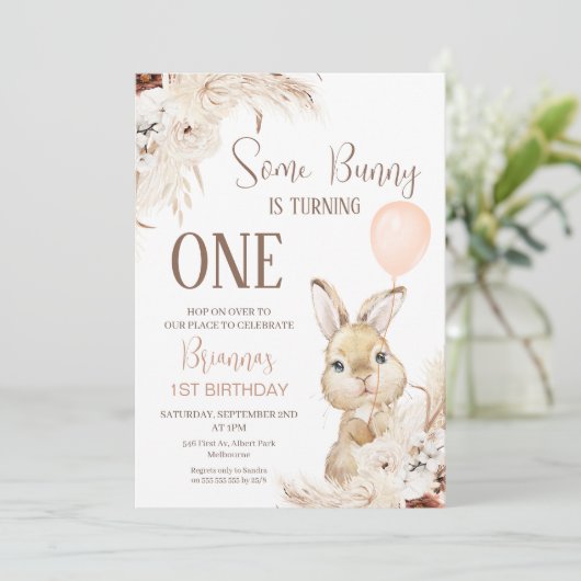 Terracotta Boho Floral Bunny Balloon 1e verjaardag Kaart (Staand voorkant)