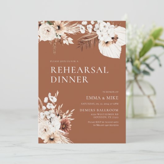 Terracotta Boho Pampas Rehearsal Dinner Invitation Kaart (Staand voorkant)