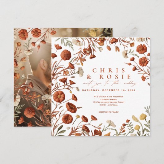 Terracotta boho wildflower huwelijksuitnodiging kaart (Voorkant / Achterkant)