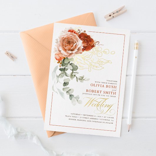 Terracotta Burnt Oranje Eucalyptus Floral Wedding Folie Uitnodiging