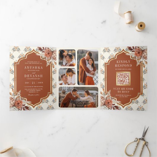 Terracotta Burnt Sinaasappel Bloemen Indische brui Drieluik Uitnodiging (Binnen)