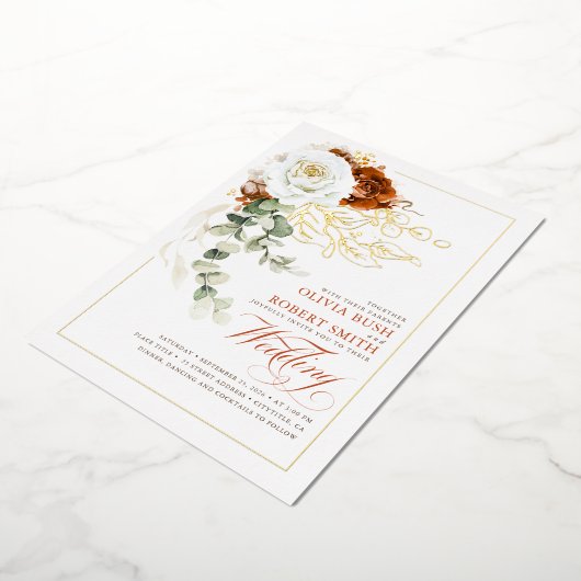 Terracotta Burnt Sinaasappel & White Floral Weddin Folie Uitnodiging (Gedraaid)