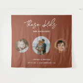 Terracotta Calligraphy Engagement Party Backdrop Wandkleed (Voorkant (horizontaal))