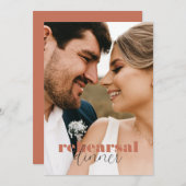 Terracotta Chic Bold Retro Script Rehearsal Dinner Kaart (Voorkant / Achterkant)