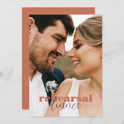 Terracotta Chic Bold Retro Script Rehearsal Dinner Kaart (Voorkant / Achterkant)