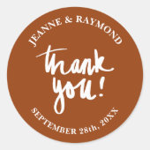 Terracotta dank u kalligrafie bruiloft gunst ronde sticker (Voorkant)