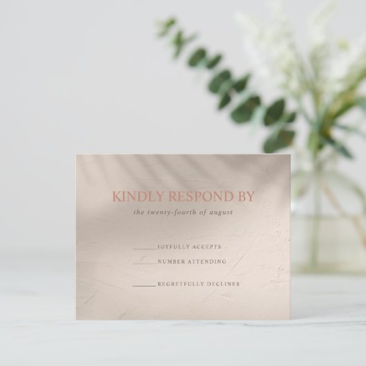 Terracotta en het zand-element RSVP kaartje (Staand voorkant)