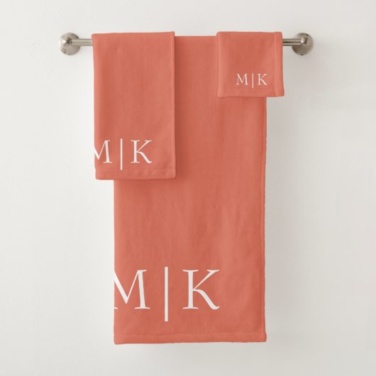 Terracotta en White | Modern monogram Bad Handdoek (Insitu)