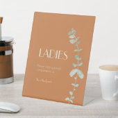 Terracotta Eucalyptus Deco Wedding Dames Bathroom Reclamebord Met Voetstuk (Insitu)