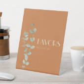 Terracotta Eucalyptus Deco Wedding Favors Reclamebord Met Voetstuk (Insitu)